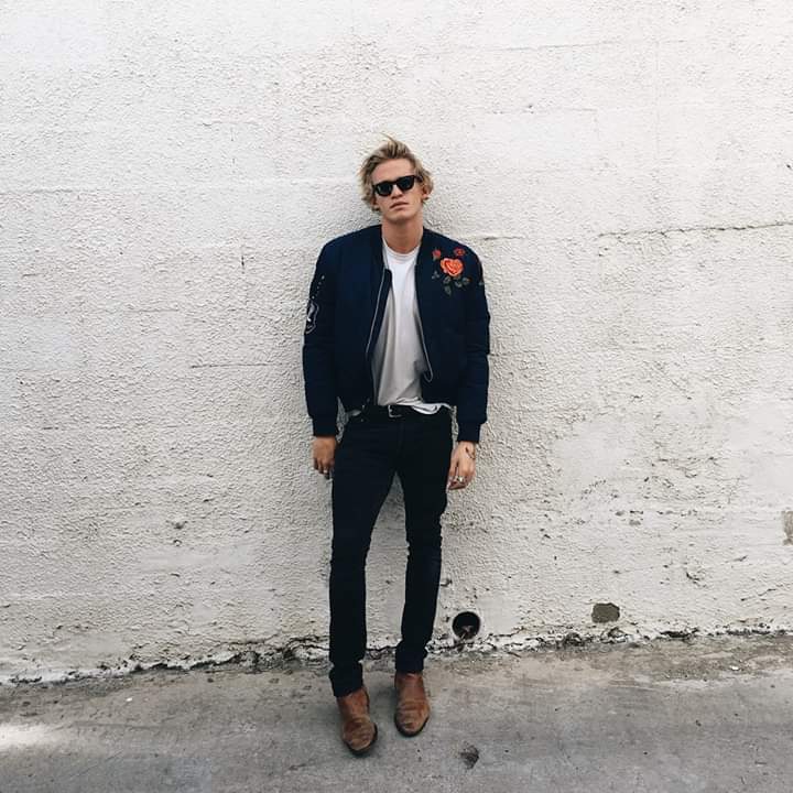 Solistul Cody Simpson isi sarbatoreste ziua de nastere!