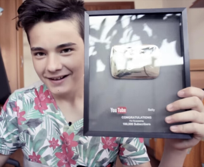 selly cu butpnul de youtube selly cu butpnul de youtube