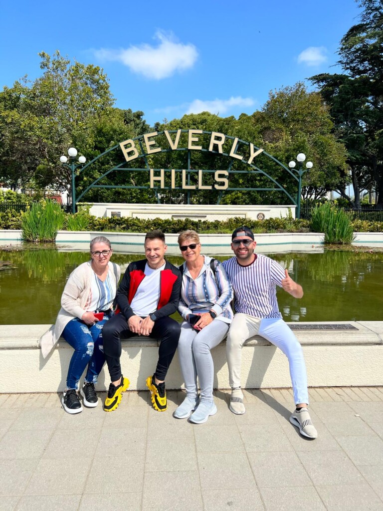 Elian si Marius alaturi de mamele lor la Beverly Hills